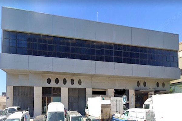 NAVE INDUSTRIAL EN ESPLUGUES DE LLOBREGAT DE 2100 m²